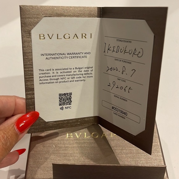 Bulgari Card Wallet w/ Certification, really unique and sophisticated - Picture 4 of 9